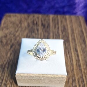 Elegant Gold and Silver Teardrop Ring. Size 7